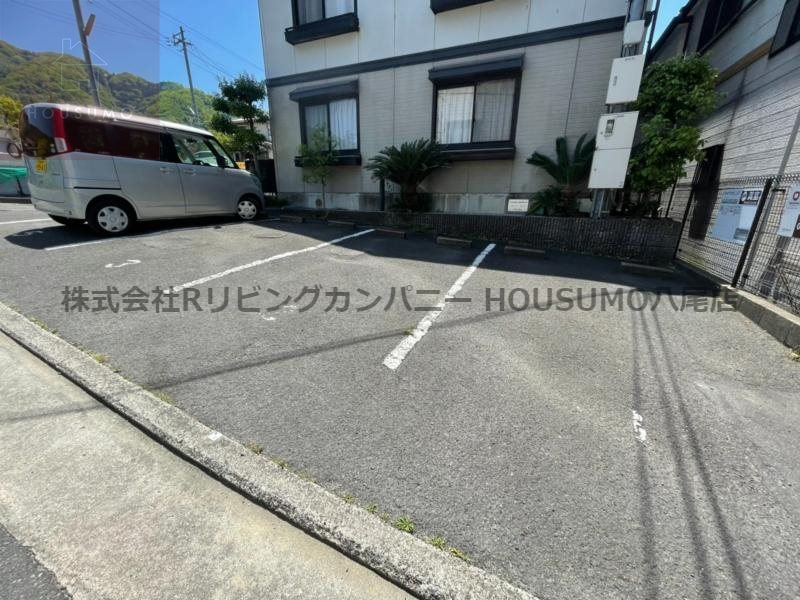 駐車場　車をお持ちの方に嬉しい駐車場付きの物件です