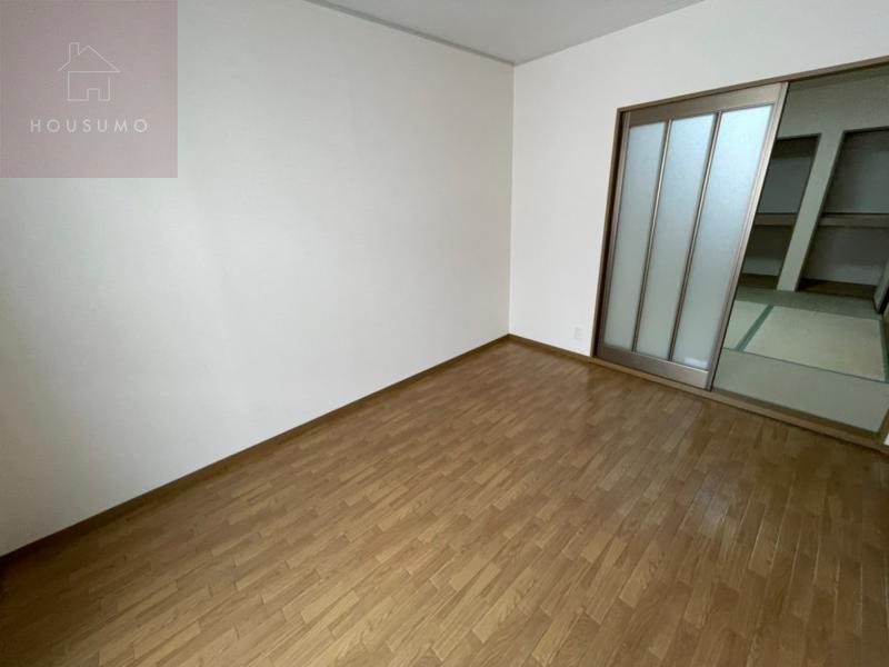 その他部屋・スペース　開放的な寝室です