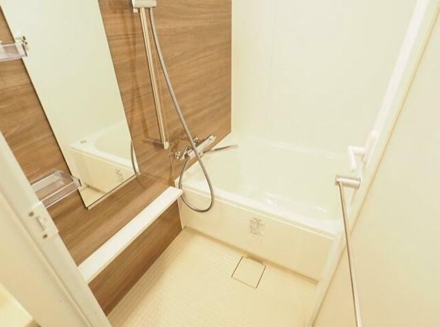 バス・シャワールーム　清潔感のあるバスルームです