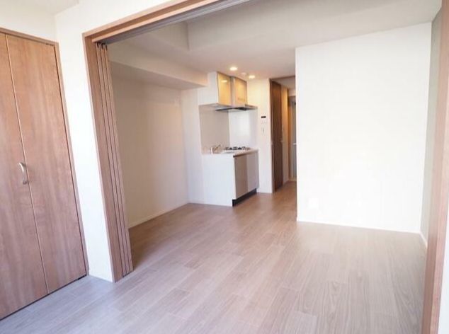 その他部屋・スペース　きれいなフローリングの洋室です。