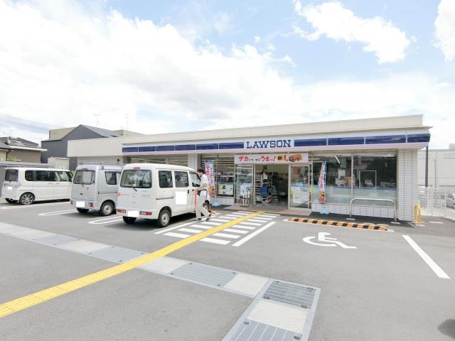 コンビニ　ローソン（コンビニ）まで747m