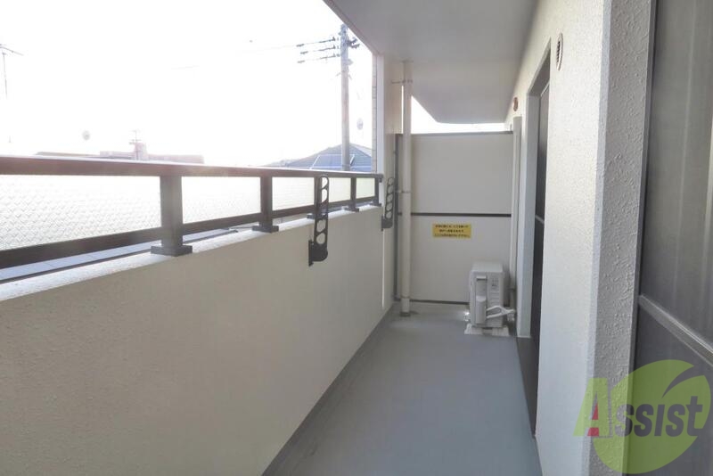 バルコニー　バルコニーは幅もしっかりあって洗濯物がはかどりそうですね。