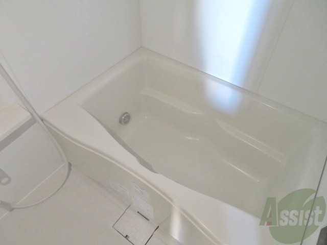 バス・シャワールーム　バスルームはこちらです。広々としてゆったり休めます。