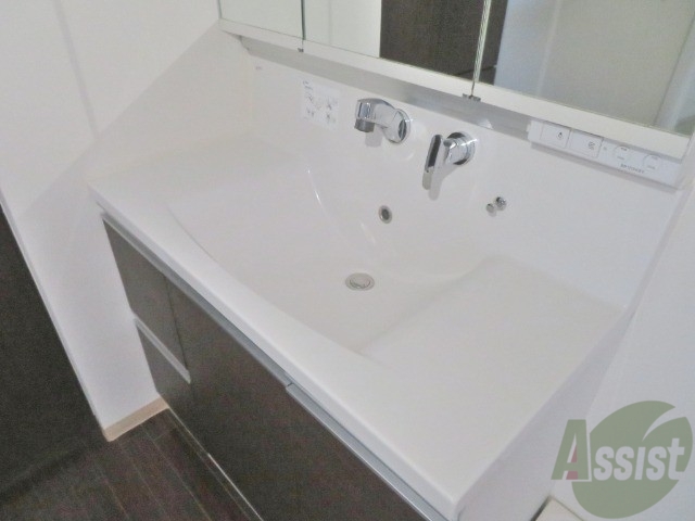 洗面設備　シャンプードレッサー。身支度はここでばっちり。