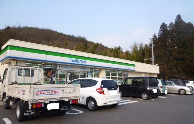 コンビニ　ファミリーマートいせき山東店様（コンビニ）まで2200m