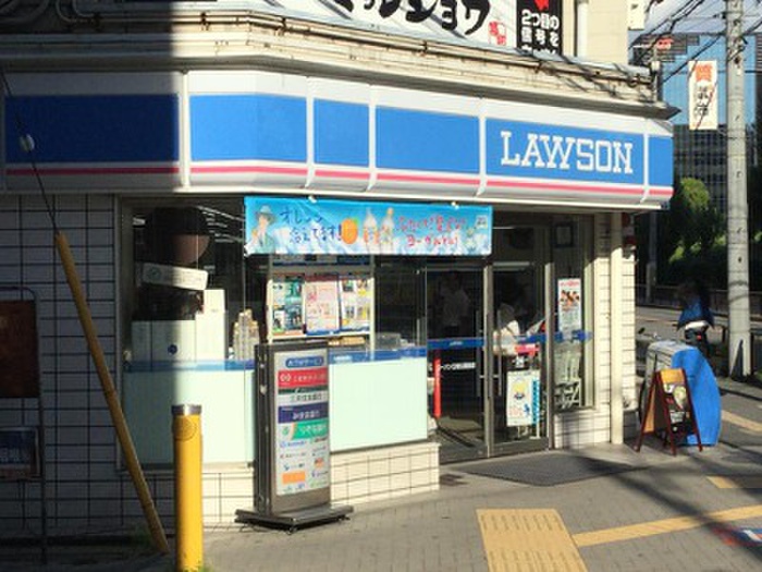 コンビニ　ローソン江坂東店（コンビニ）まで95m