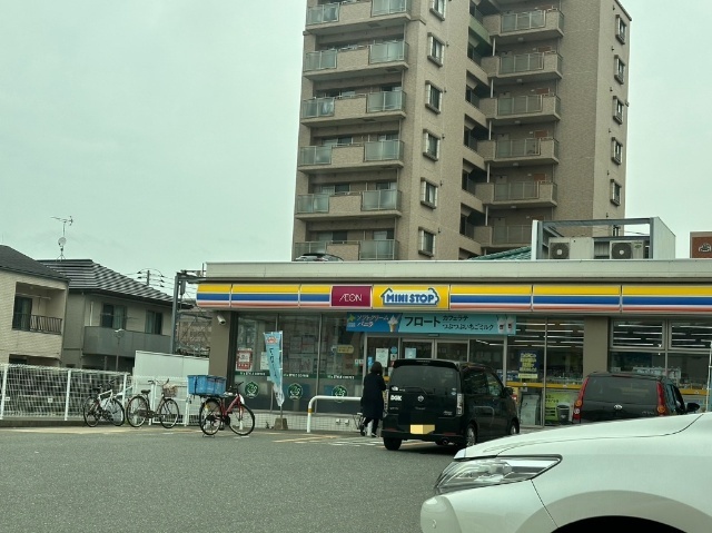 コンビニ　ミニストップ博多吉塚３丁目店（コンビニ）まで299m