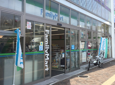 コンビニ　ファミリーマート 湊川駅前店（コンビニ）まで117m