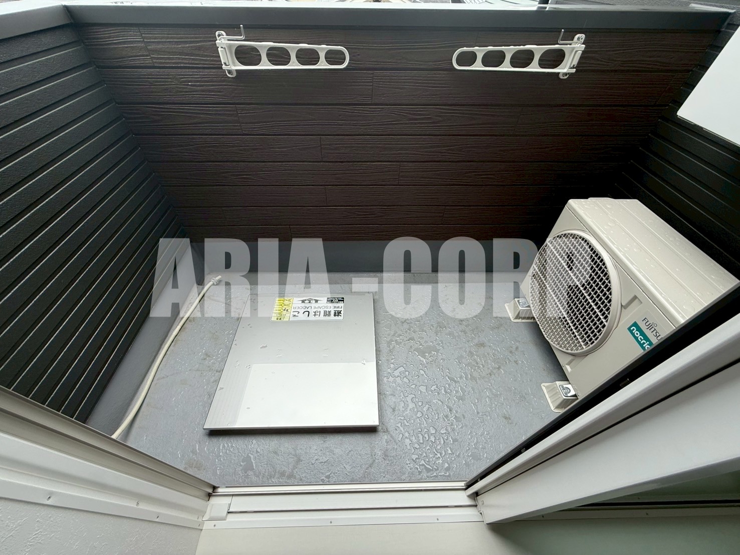 バルコニー　（同仕様）広々としたバルコニーでお洗濯物干しが可能です◎