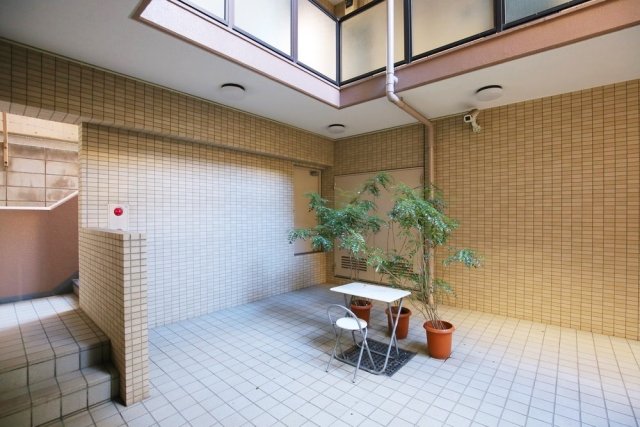 エントランス　ゆとりのあるエントランスです