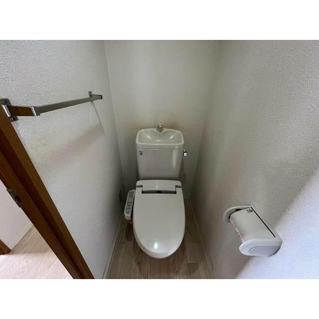 トイレ　ウォシュレット付きが嬉しいトイレです