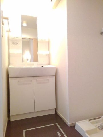 洗面設備　スペースが確保できる洗面所です