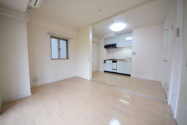 居室・リビング　CITY SPIRE難波プレミア　リビング