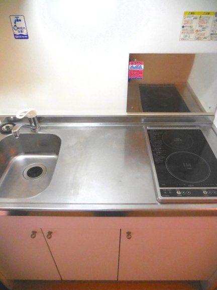 キッチン　2口ＩＨコンロなので安全にお使いいただけます。