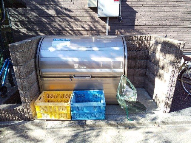 エントランス　ゴミ置き場