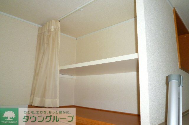 その他　クローゼット上にも収納スペースあり！