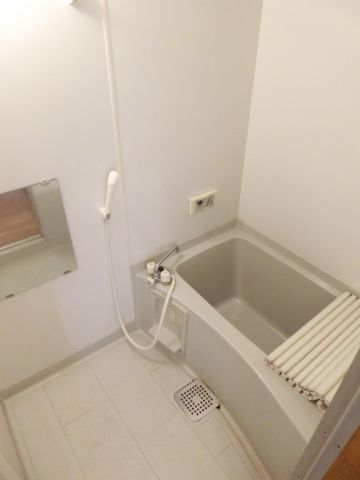 バス・シャワールーム　※同タイプの別の部屋の写真です。