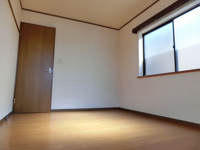 居室・リビング　※同タイプの別の部屋の写真です。