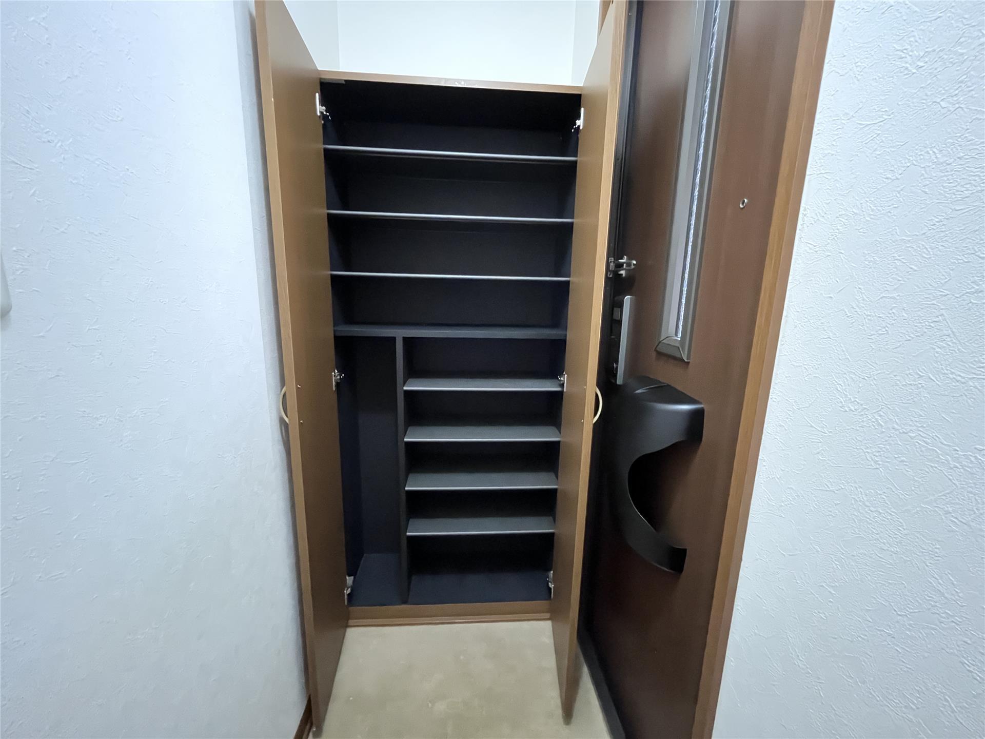 玄関　トールタイプのシューズボックス付き♪