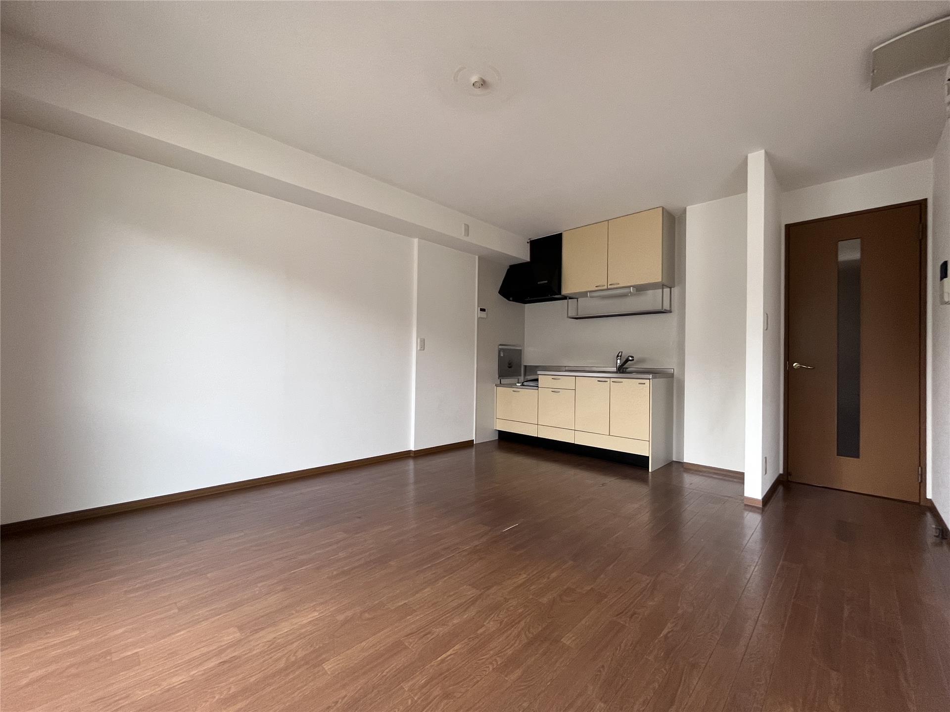 居室・リビング　ダイニングテーブルも置けるLDK10帖♪