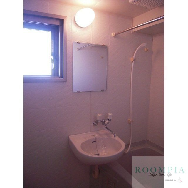 バス・シャワールーム　※同タイプの別のお部屋です。