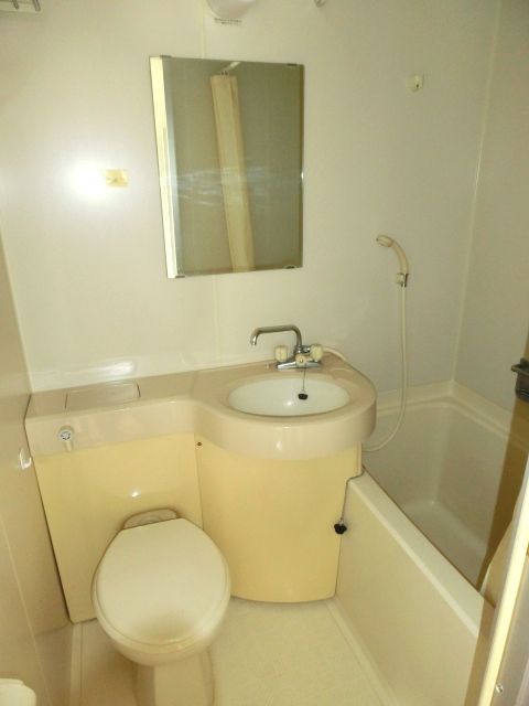 バス・シャワールーム　清潔感のあるバスルーム。 （※参考写真）