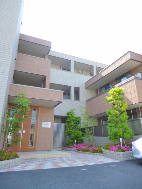 建物外観　２０１１．３完成　耐震耐火構造の旭化成ヘーベルメゾン