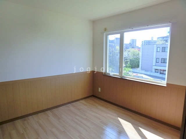 その他部屋・スペース　洋室も日が差し込みます☆