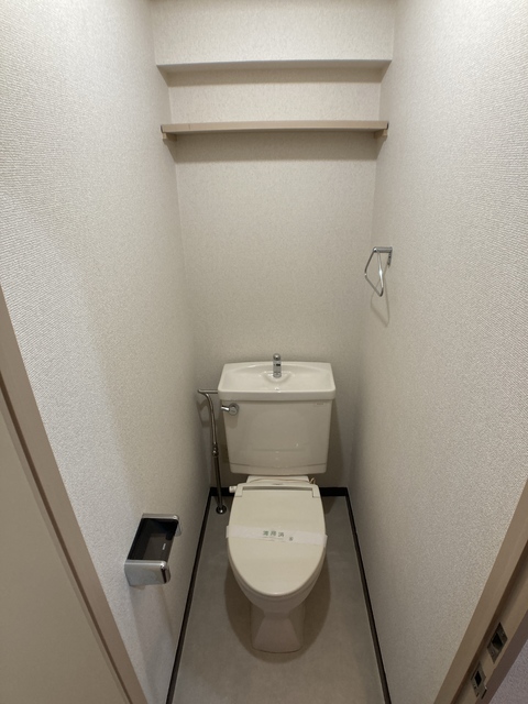 トイレ　※補修前の参考画像の為、設備等は現況優先。