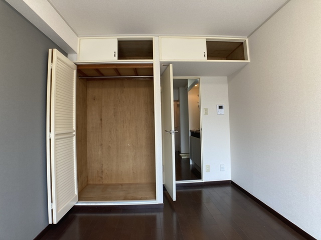 収納　※補修前の参考画像の為、設備等は現況優先。