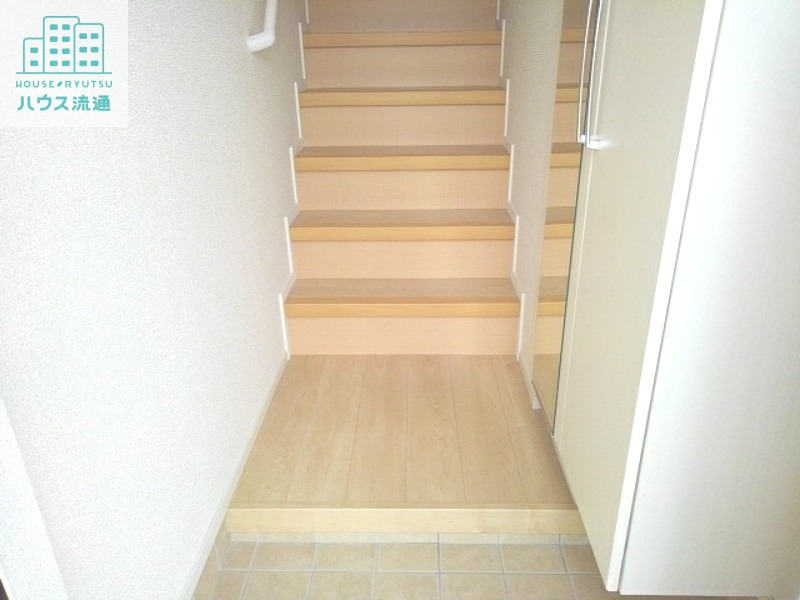 玄関　※別号室の写真です