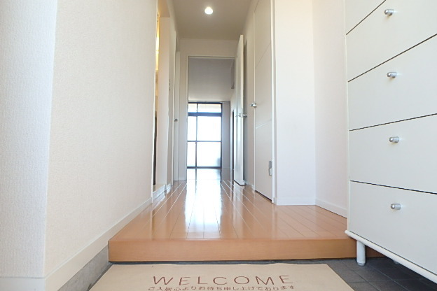 玄関　★シューズＢＯＸ付きのすっきりとした玄関★