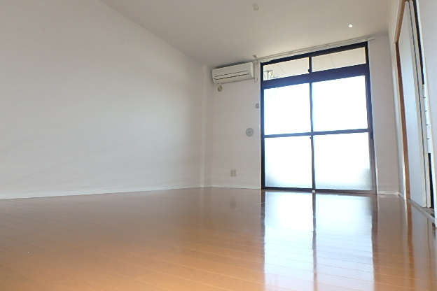 居室・リビング　【ＬＤＫ１３帖】　最上階・ゆったりくつろげるリビング★