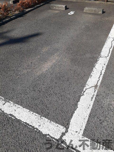 駐車場　うどん県のお部屋探しはうどん不動産へ うどんちゃんとLINE