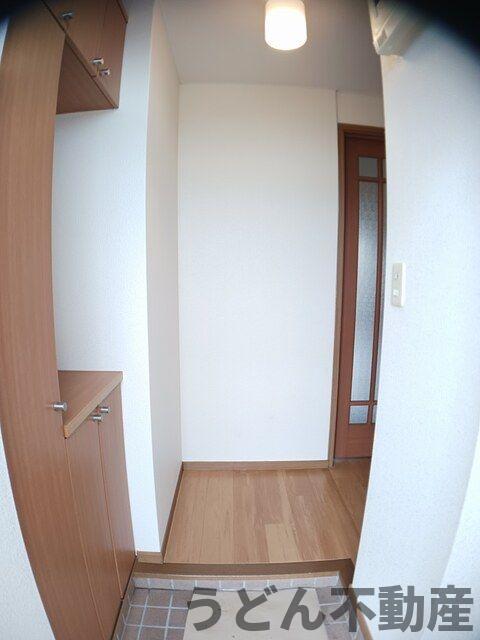 玄関　うどん県のお部屋探しはうどん不動産へ うどんちゃんとLINE