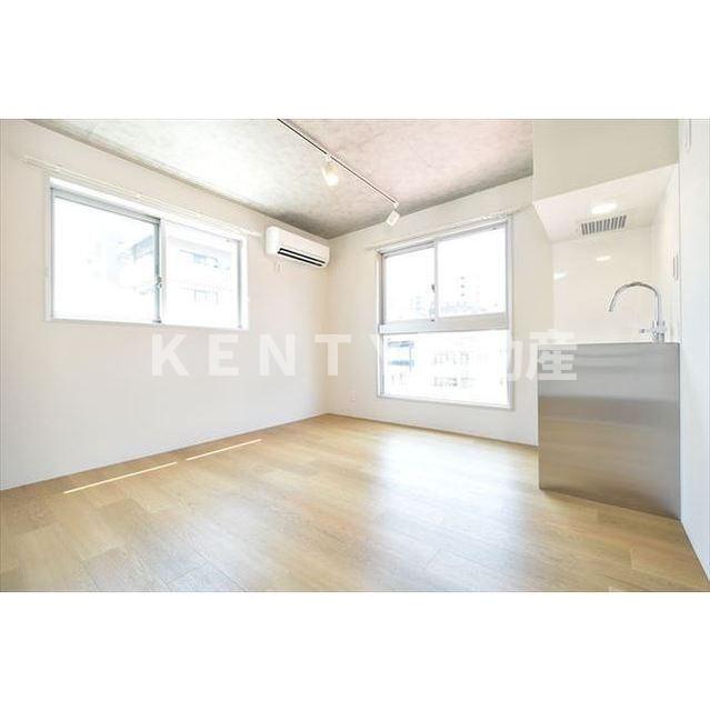 その他部屋・スペース　落ち着いた色調の寝室です