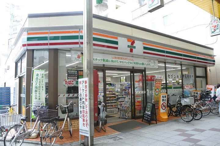コンビニ　セブンイレブン（コンビニ）まで129m