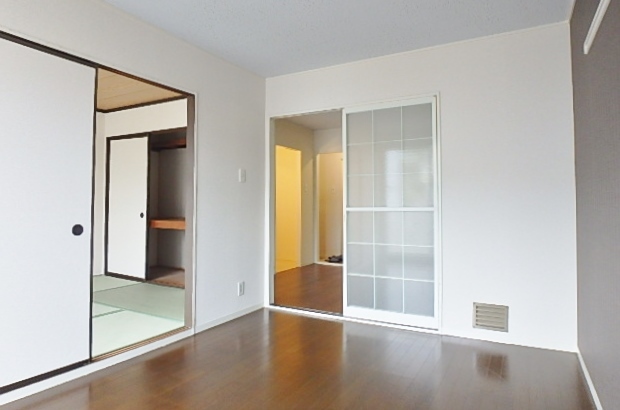 居室・リビング　エアコン付きの洋室６帖