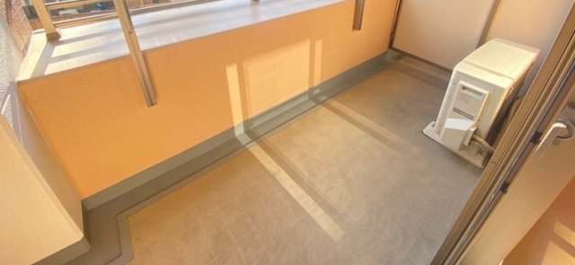 バルコニー　陽当たり良好なバルコニーです