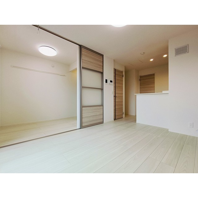 居室・リビング　同タイプ部屋の画像を使用しています