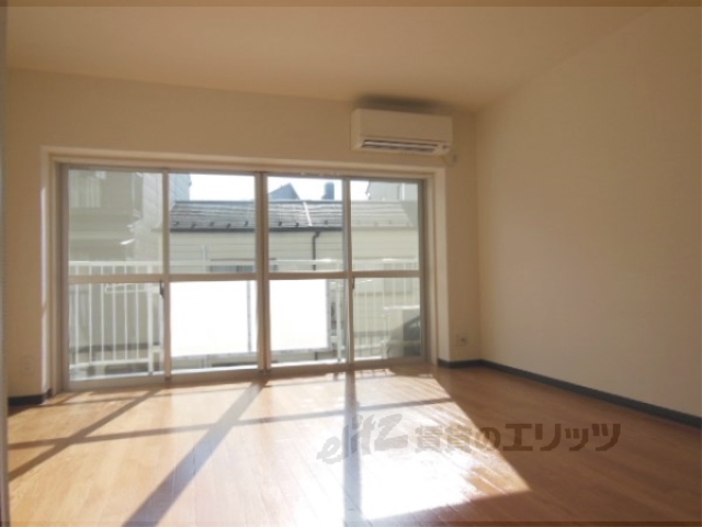 居室・リビング　日差しが良いです