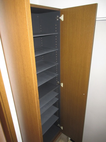 玄関　大きなシューズボックス付き