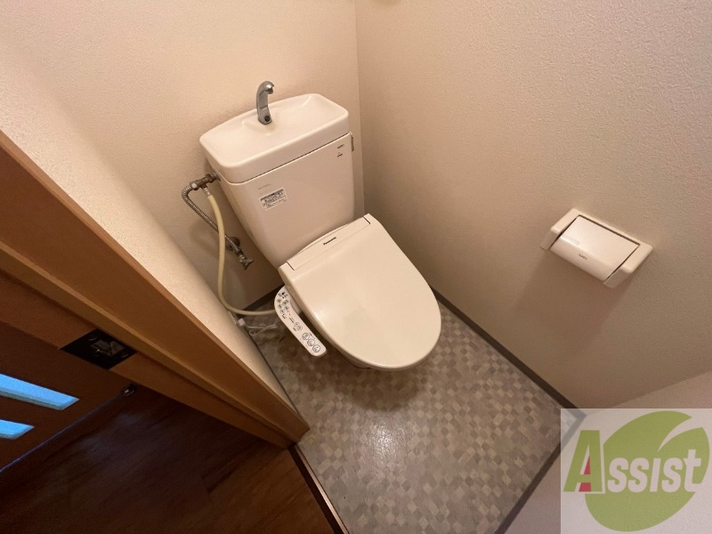 トイレ　ウォシュレット機能がついたトイレ。安心して使用できますね。