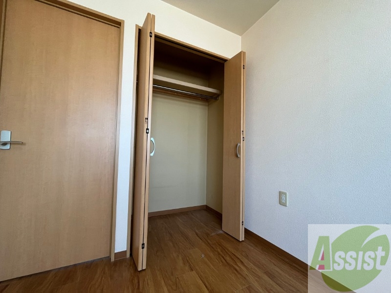 収納　寝室のクローゼットにもたくさん収納出来ますね！