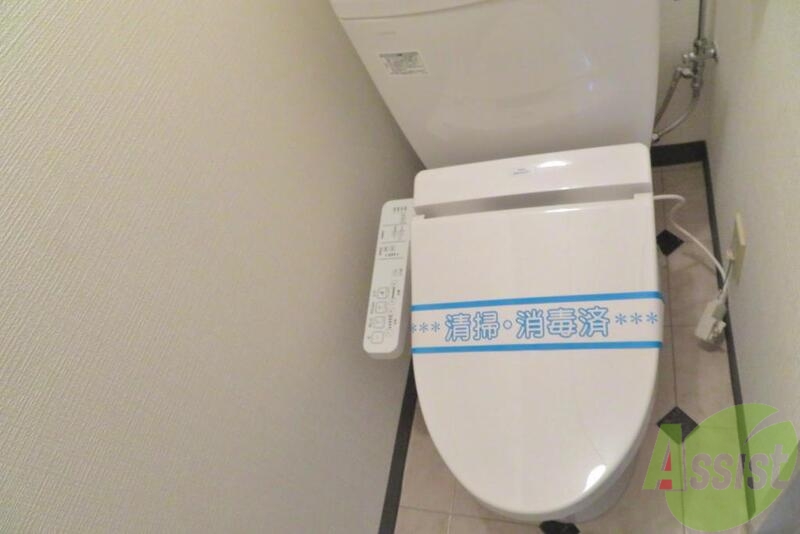 トイレ　バス・トイレ別、温水洗浄便座付きで快適です。