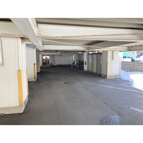 駐車場　お車が停めやすそうな駐車場です♪