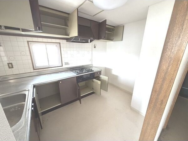 キッチン　作業台との一体感が嬉しいシステムキッチン付きです♪