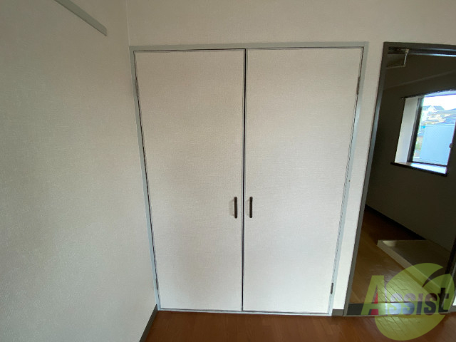 収納　収納はこちらのクローゼットをお使いください。