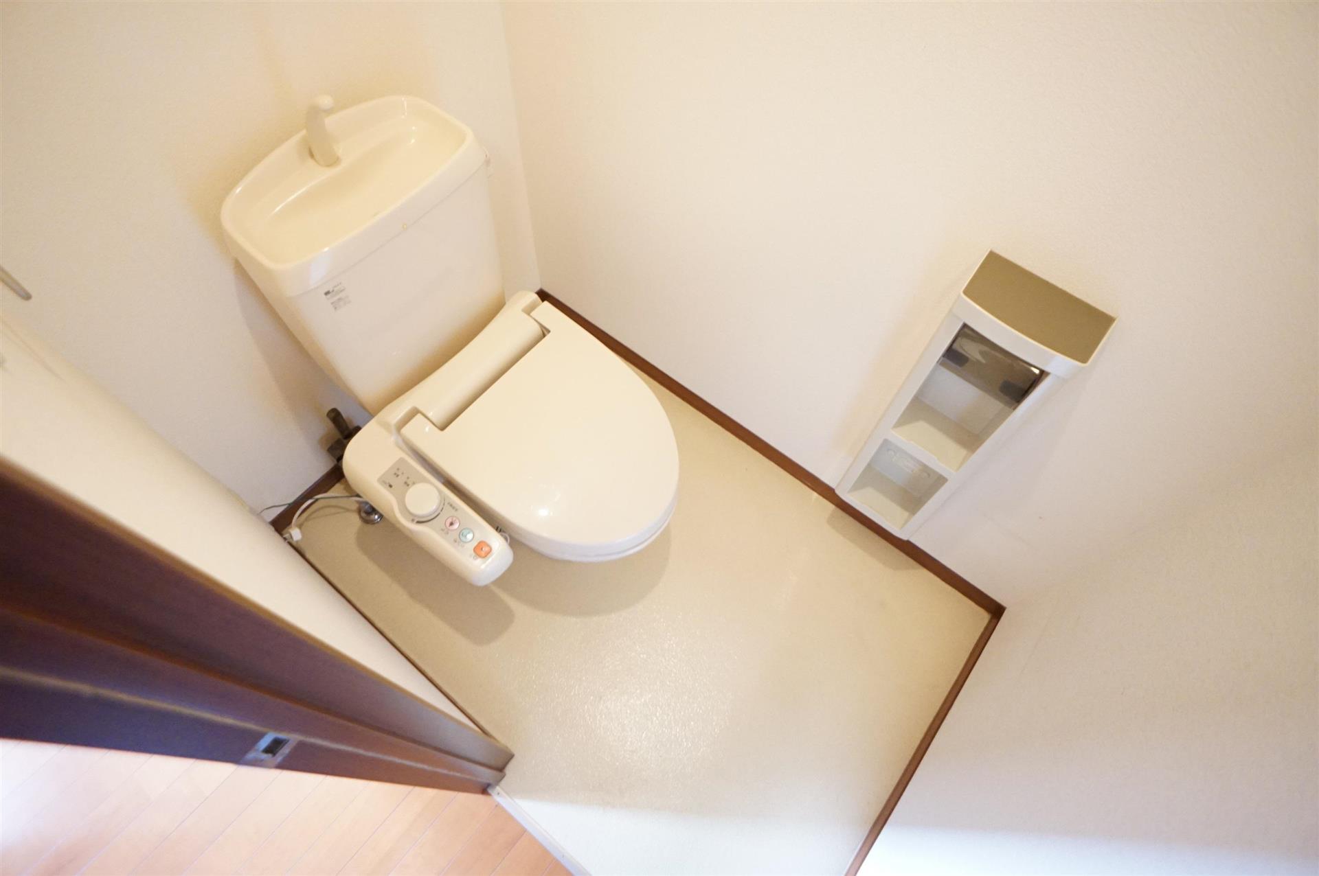 トイレ　温水洗浄暖房便座付トイレ