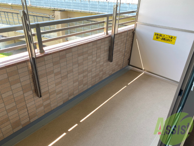 バルコニー　かなりワイドな設計になってます。バルコニーでくつろげそう